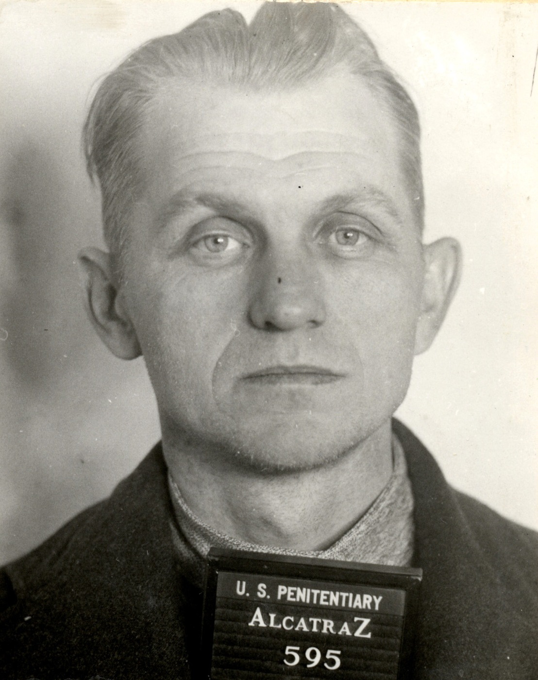 Alcatraz booking photo of Basil Hugh Banghart: head and shoulders, facing the camera, with a placard reading "U.S. Penitentiary Alcatraz 595".