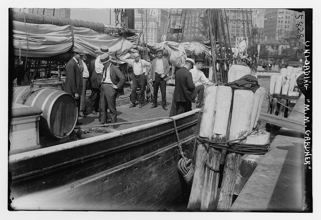 The boat M.M. Gardner being unloaded.