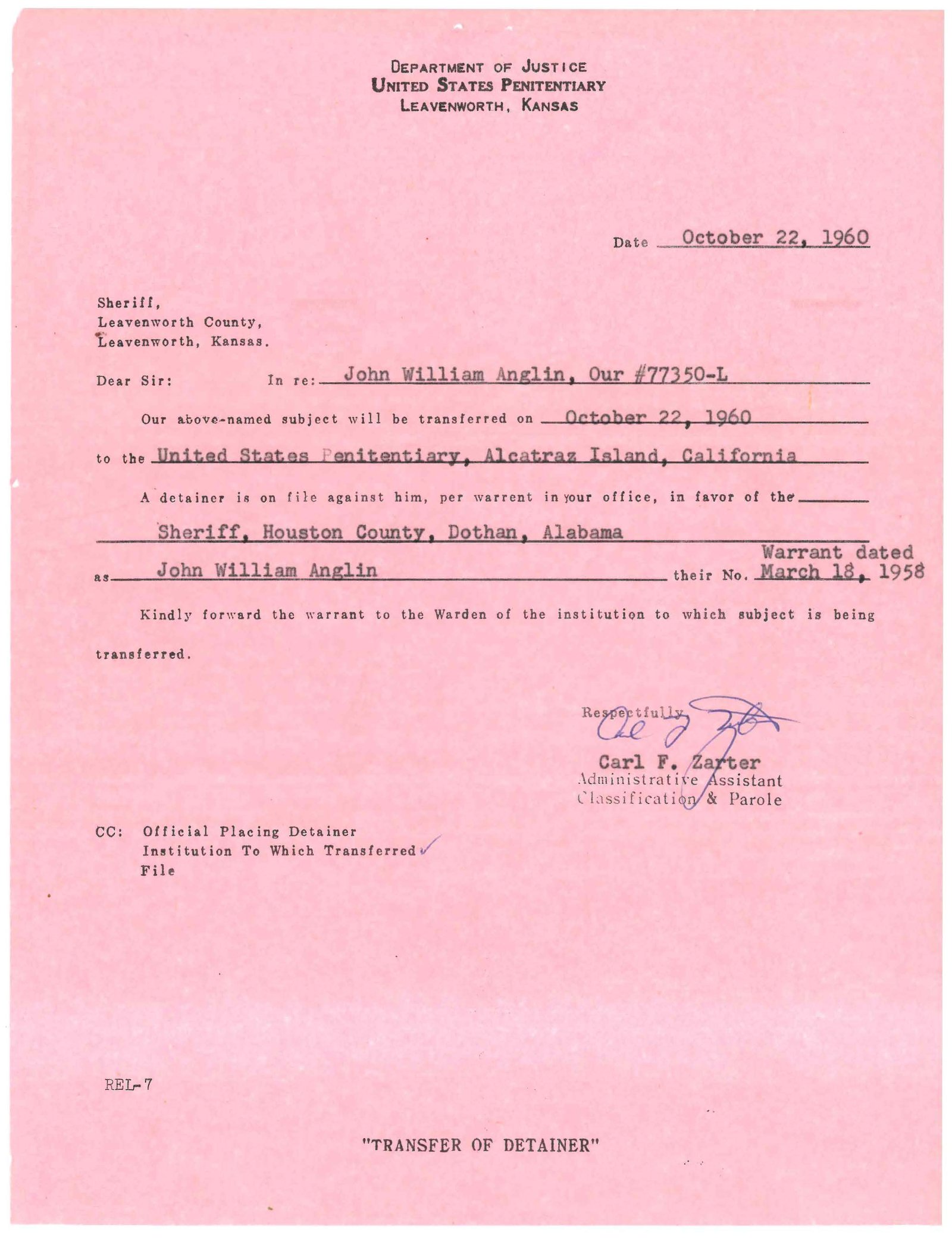 Page 15 of the scanned file: a Department of Justice, United States Penitentiary, Leavenworth, Kansas form letter dated October 22, 1960, to the Sheriff of Leavenworth County, in re John William Anglin, our #77350-L, stating that he will be transferred that day to the United States Penitentiary, Alcatraz Island, California, and that a detainer is on file; footed "Transfer of Detainer."